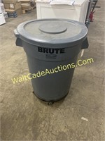 Rubbermaid Commercial Brute Container with