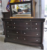 Dresser with mirror - see pics - info