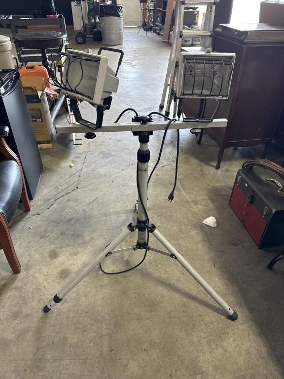Adjustable Trouble Lights & Tripod Stand.