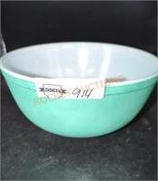 Pyrex primary mixing bowl