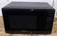 Panasonic 1100 watt microwave w/ turntable