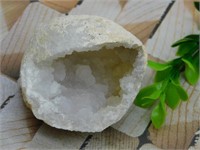 GEODE ROCK STONE LAPIDARY SPECIMEN