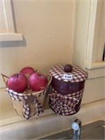 BASKET WITH ARTIFICIAL APPLES WITH CANISTER