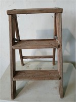 2 ft wooden step ladder