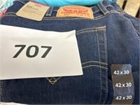 Levis jeans 42x30
