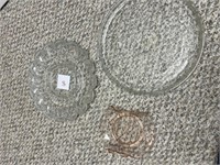 lot of glass dishes