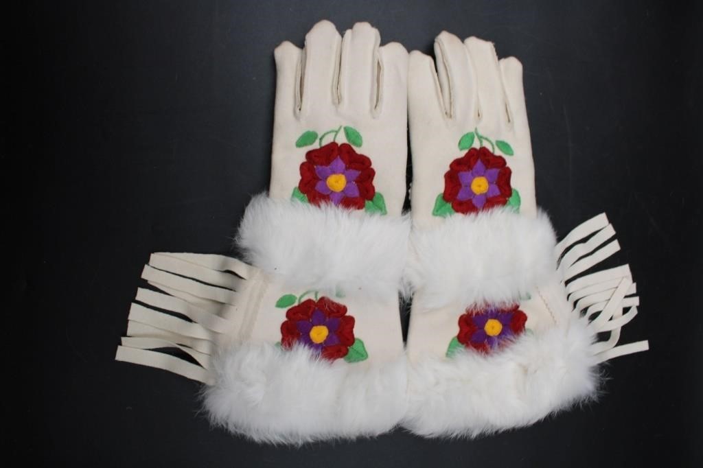 PAIR OF WHITE INDIGENOUS FUR EMBROIDERED GLOVES