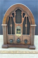 GE Retro Look AM/FM Radio (15"H). NO SHIPPING