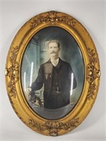 ANTIQUE GENTLEMAN PHOTO IN OVAL WOOD FRAME