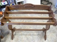 WALNUT QUILT RACK (HOLDS 3 QUILTS) 38"X34"