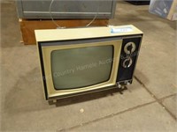Vintage 9" portable TV