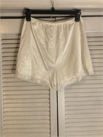 VINTAGE VANITY FAIR SLIP SHORTS MEDIUM