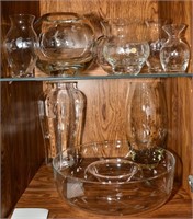 Wonderful, assorted glassware - 2 shelves. Round