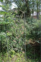 2 Outdoor Metal Leaf Sculptures w/ Trellis &