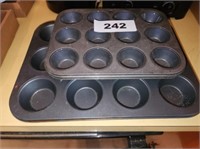 LOT MUFFIN PANS