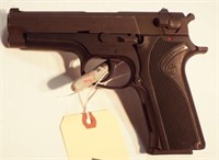 Smith & Wesson Mod 915, 9mm cal semi-auto Pistol