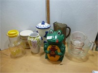 Cookie Jar / Cannisters / Pyrex Measuring Cups