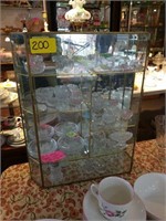 SMALL GLASS TABLE TOP DISPLAY CASE W/