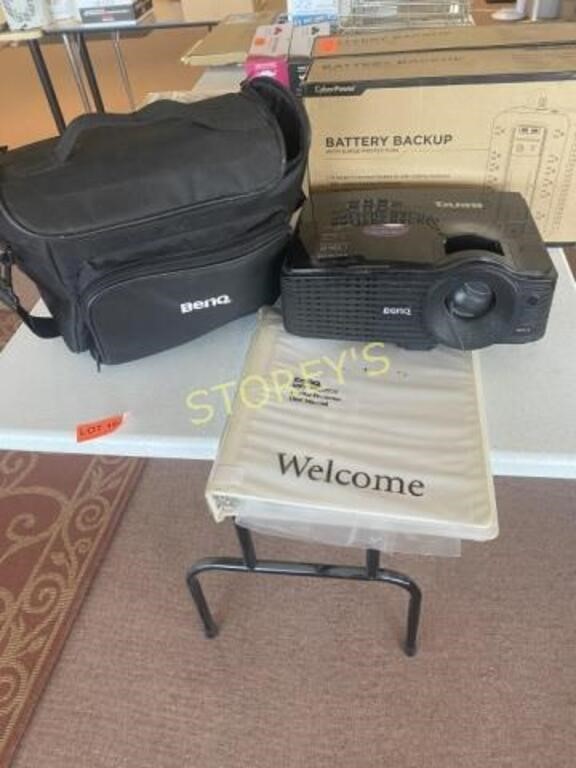 BenQ MP777 Projector w/ Case