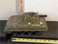 Marx tin toy tank (missing tracks)