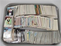 ASSORTMENT OF VINTAGE 1970'S TOPPS BASEBALL CARDS