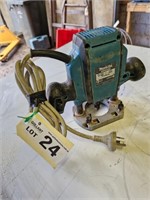 Makita Router RP0900