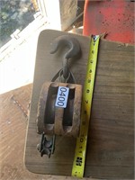 U-W wooden double pulley