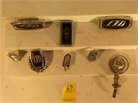6 Vintage Metal Car Hood Ornaments LTD, Buick