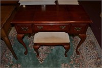 Mahogany Queen Anne style poudreuse with bench