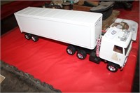 1/18 SCALE TRACTOR TRAILER 18" LONG