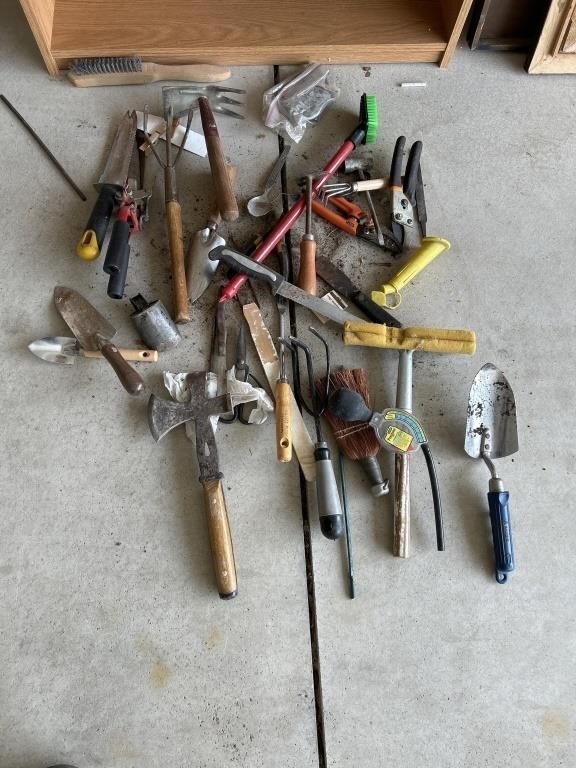 Miscellaneous garden, tools, and hand tools