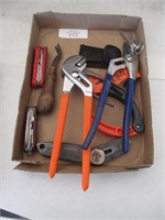flat w/ wrenches pliers multitools