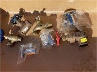 Lot of Valves (new in wrapping, etc...)