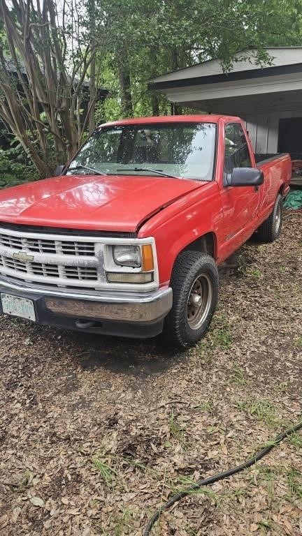1992 Chevrolet 1500 long bed 5 speed manual trans