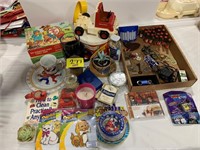 PUZZLES, SMALL COLLECTIBLES OF ALL KINDS,