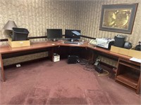 Office desk 108 1/4“ x 108 1/4“ x 44 1/2“ desk
