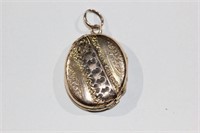 Antique 9ct yellow gold oval ornate locket,