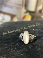 Sterling silver and mother of pearl ring, size 7