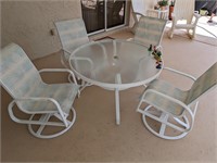 Round Patio Table w/ 4 Chairs