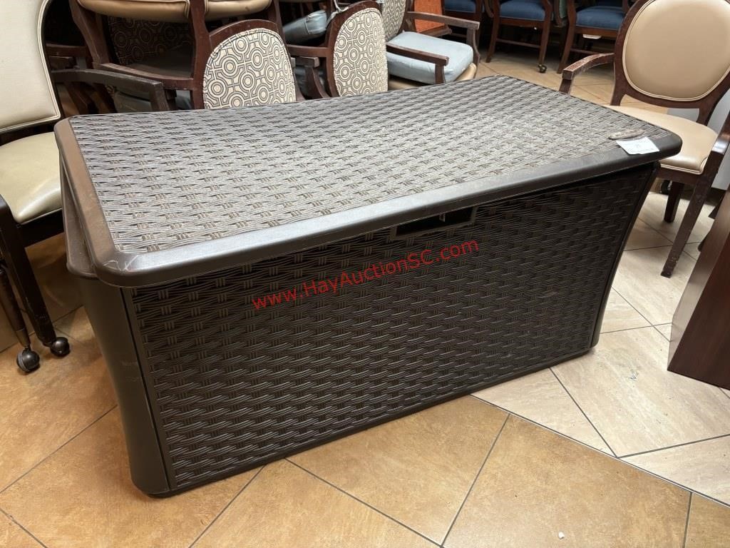 SUNCAST OUTDOOR STORAGE BOX