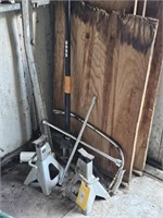 JACK STANDS/TIRE WRENCH