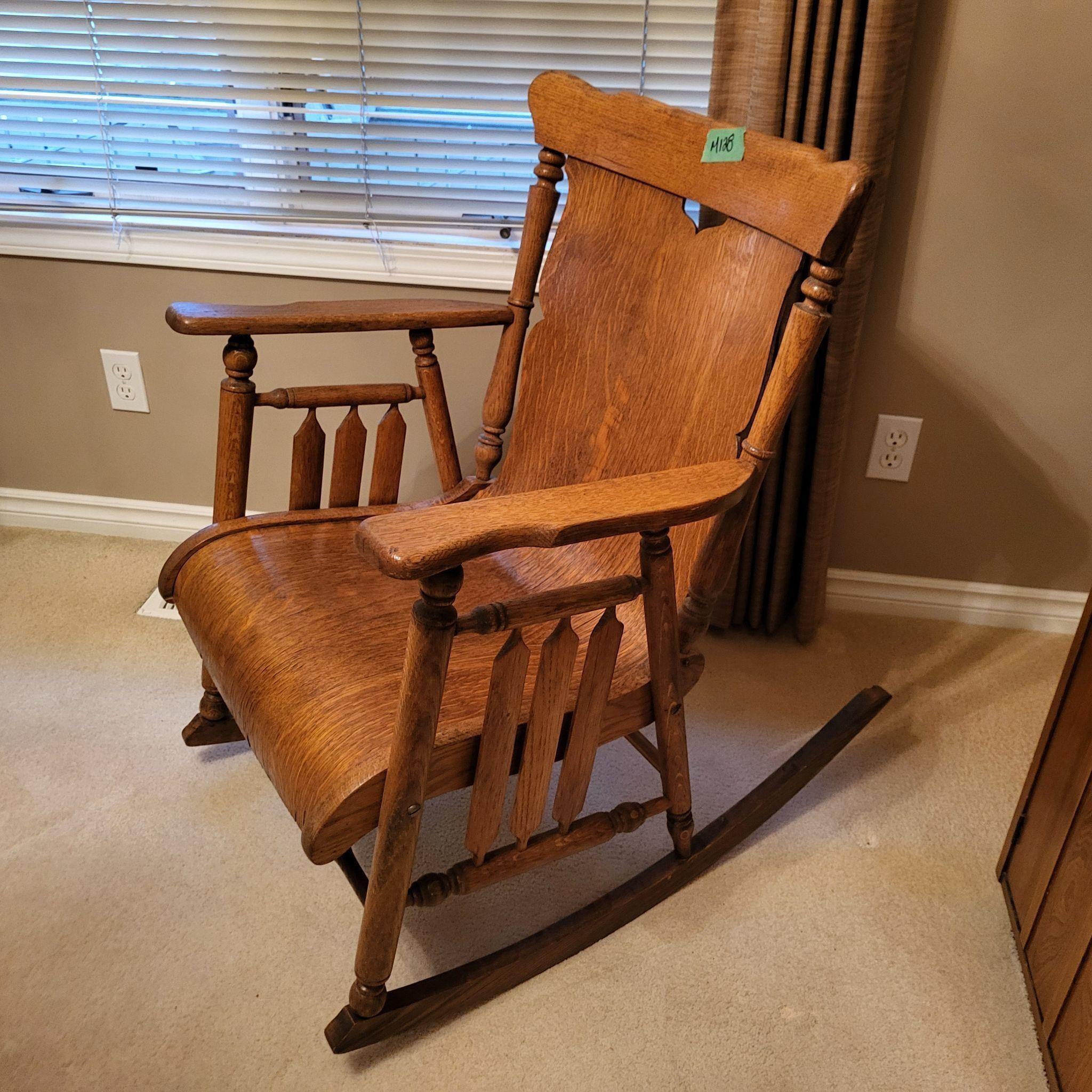 M128 Antique wood rocker