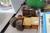 WOODEN SHAKERS