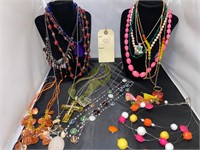 LARGE LOT OF BEAUTIFUL NECKLACES
