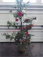 >Decorated Christmas tree, 5 foot