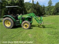 John Deere 5525 4WD tractor w/ loader