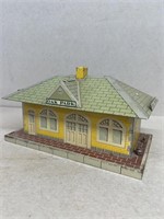 MAR Oak Park toy train metal building