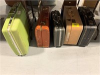 5 VINTAGE SUITCASES