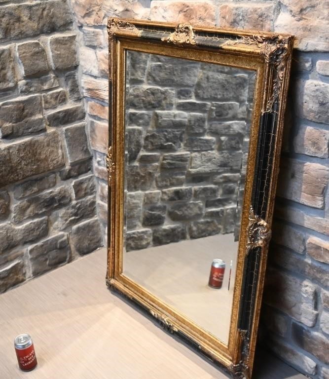 Miroir biseauté dans cadre en bois,