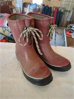 BOGS Urban Farmer Boots -size 8 & Sand Socks